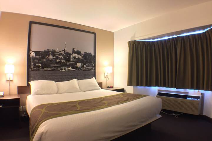 Room 33 of 43