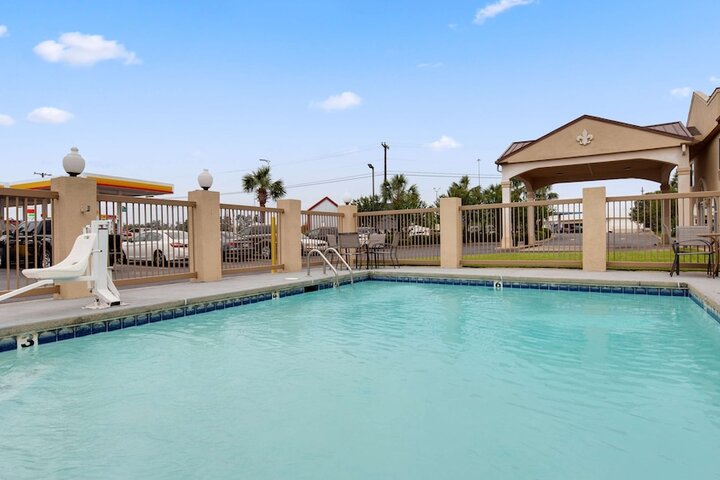 Pool 5 of 30