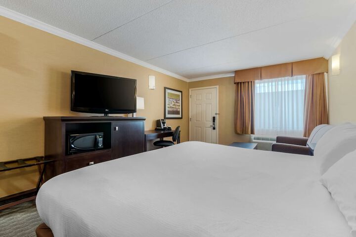 Room 13 of 62