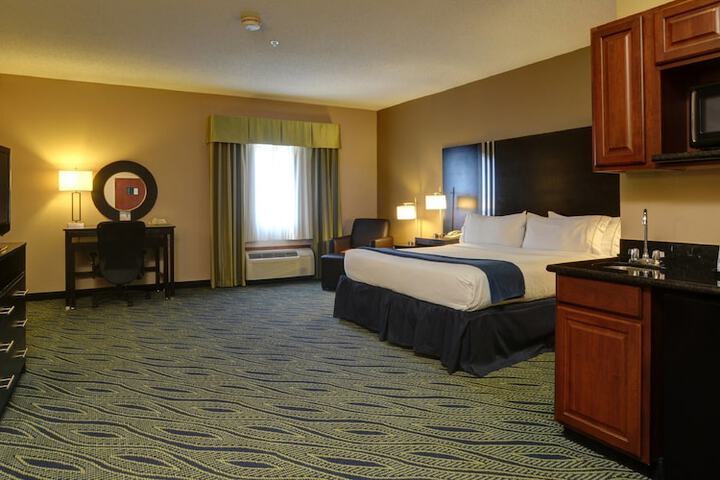 Holiday Inn Express & Suites Midwest by IHG