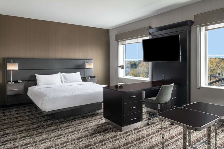 Room 32 of 63