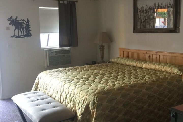 Rustic Inn Motel