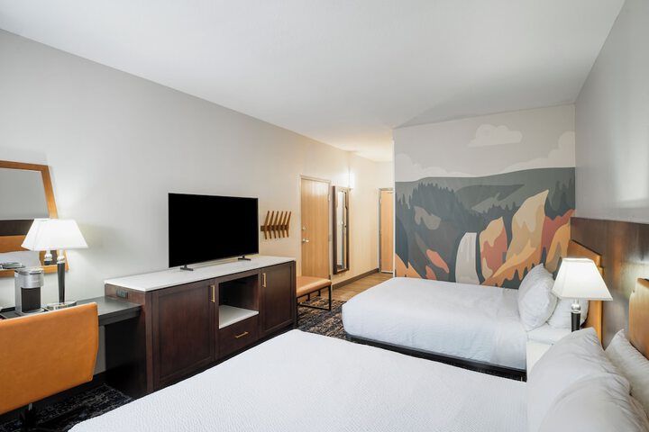 Gray Wolf Inn & Suites