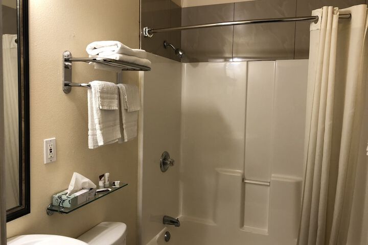 Room 17 of 37