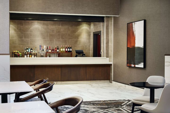 Lounge 62 of 66