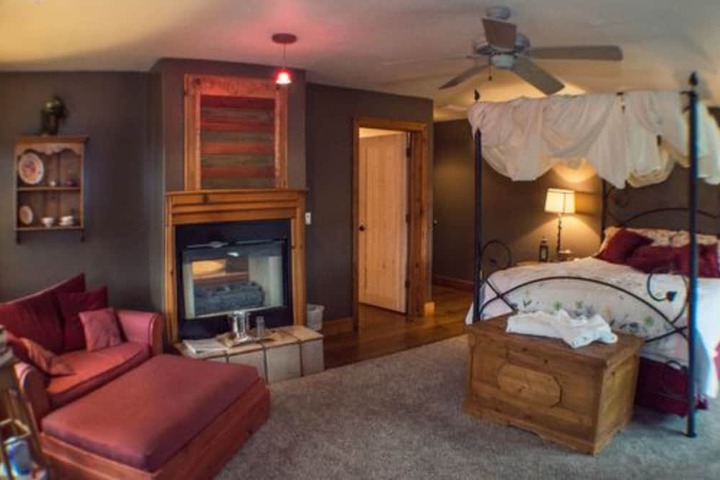 Room 47 of 85