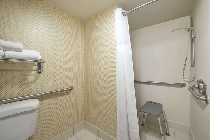 Ramada by Wyndham Suites Orlando Airport