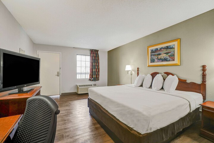 Room 18 of 29