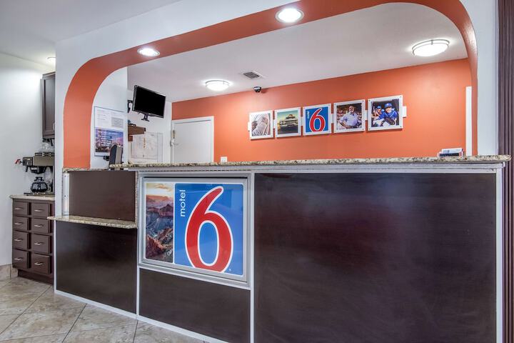 Motel 6 Marshall TX