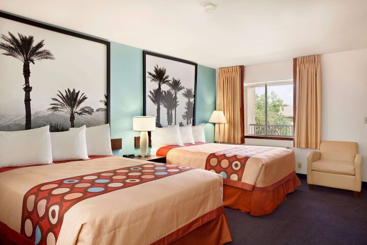 Room 16 of 25
