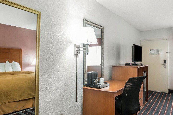 Room 13 of 37