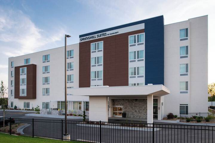 Hotel 2 of 33