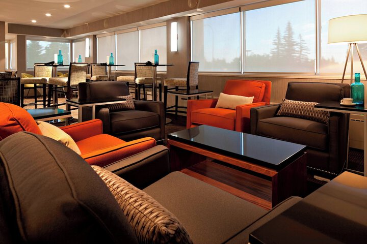 Lounge 81 of 102