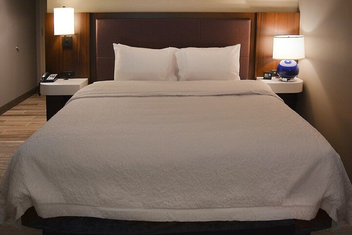 Hampton Inn & Suites Philadelphia / Media