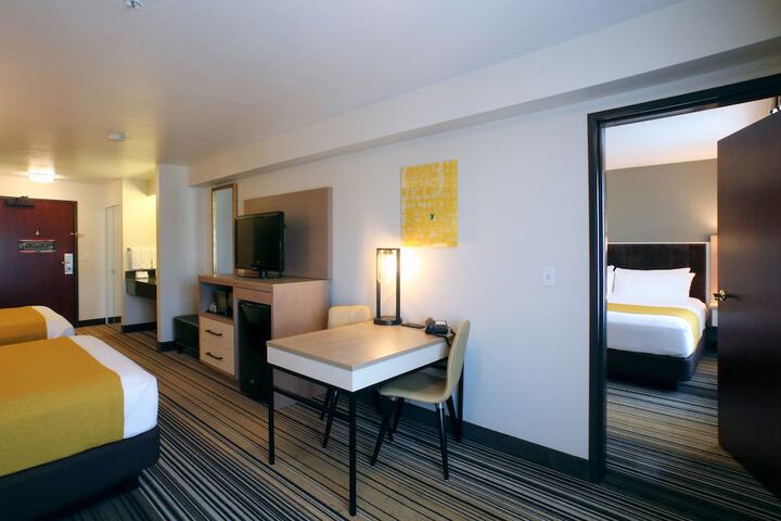 Room 30 of 43