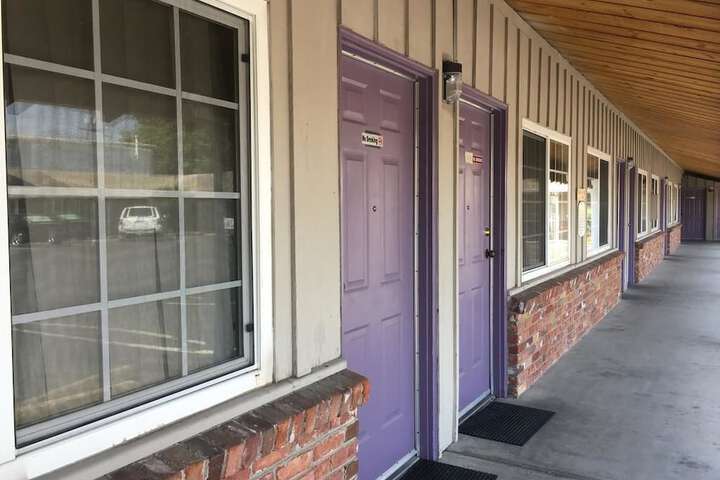 Sky Ranch Inn