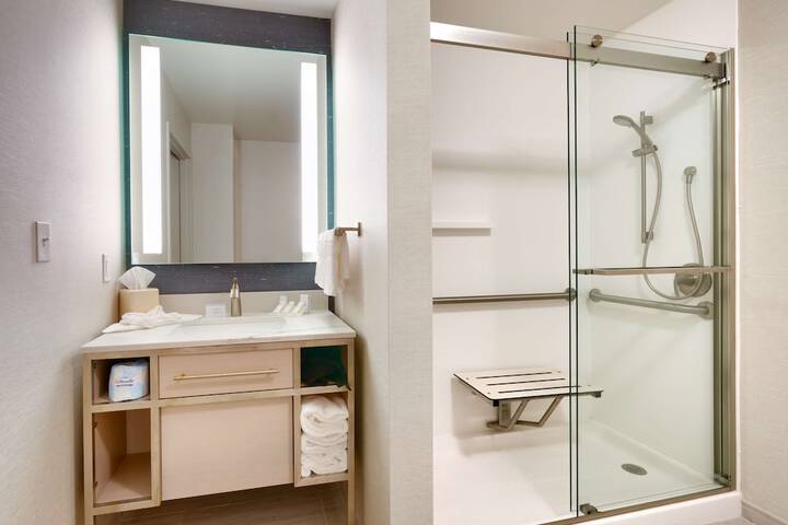 Room 32 of 75