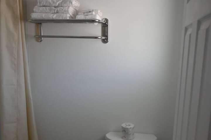 Room 53 of 141