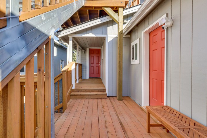 Lafayette Townhome: Cozy Retreat w / Private Patio