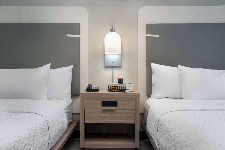 Room 10 of 27