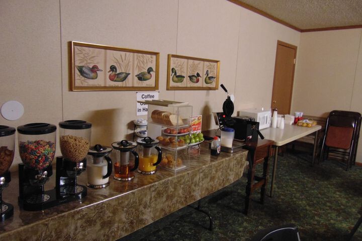 Breakfast/Coffee Service 24 of 31