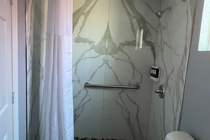 Room 6 of 22