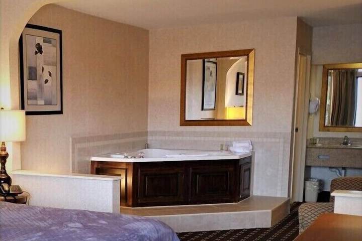 Room 14 of 18