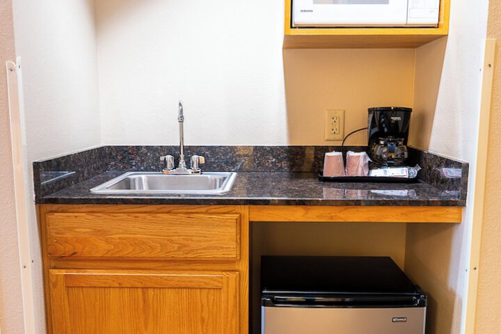 Savanna Inn & Suites