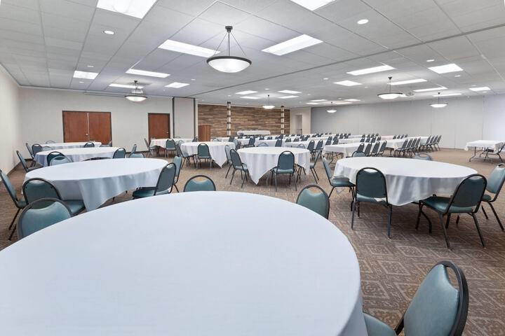 Baymont by Wyndham Jamestown Conference Center & Water Park