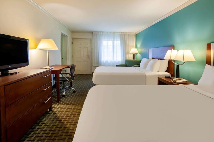 Room 32 of 87