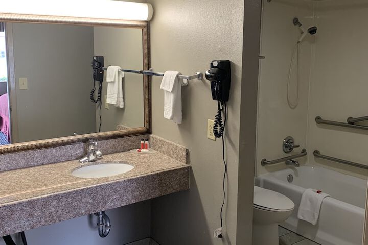 Room 37 of 40