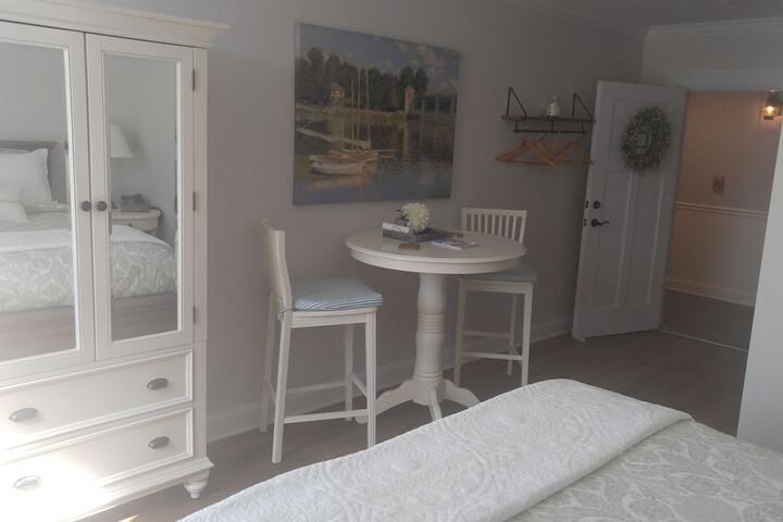 Harbor House Inn
