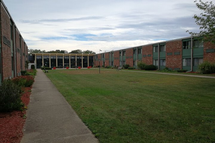 Hotel Exterior 44 of 52