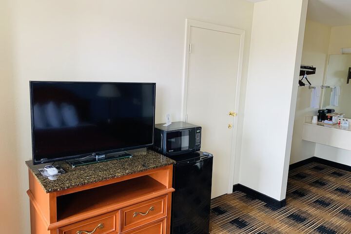 Room 32 of 35
