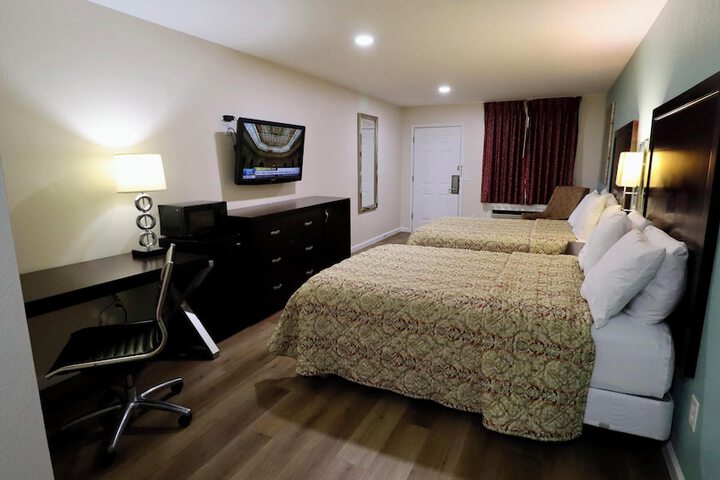 Room 9 of 12