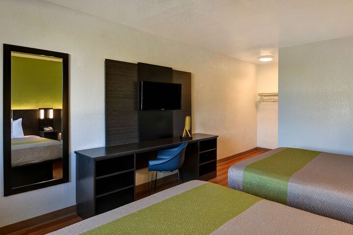 Room 37 of 43