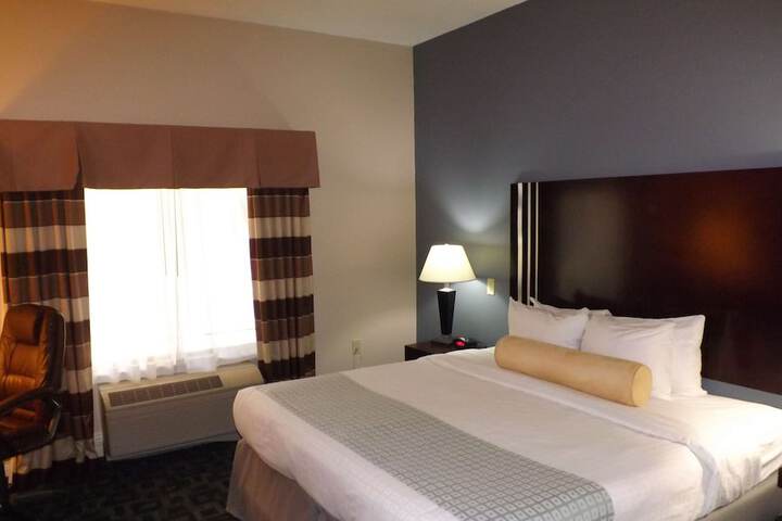 Best Western Plus Kalamazoo Suites