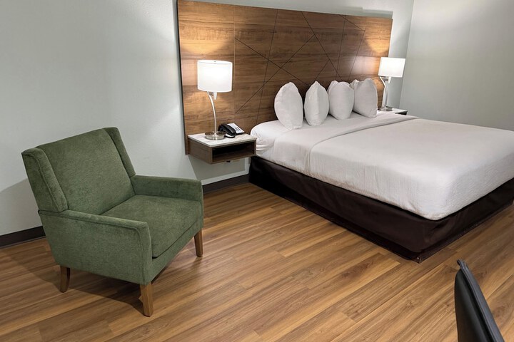 Wingate by Wyndham Livonia