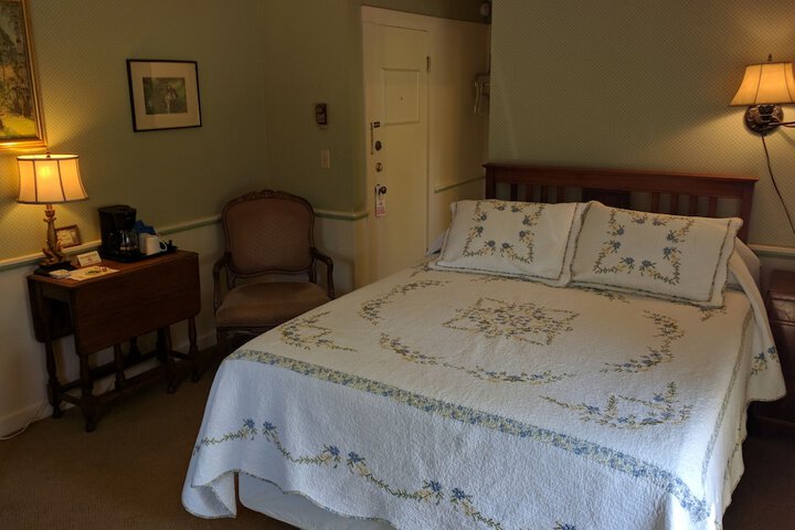 Alexanders Lodge