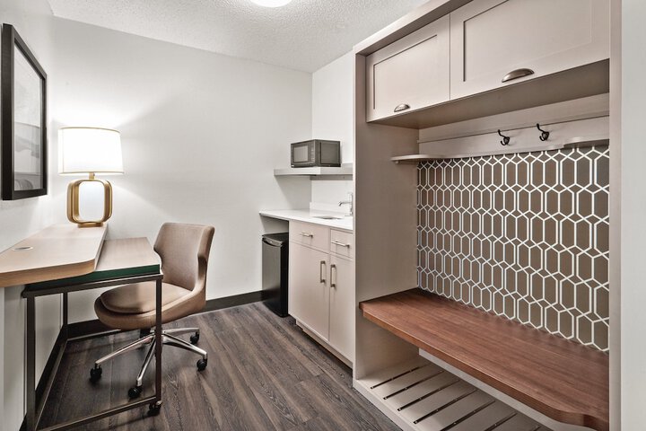 Room 18 of 42