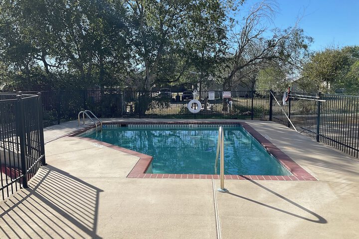 Pool 4 of 40