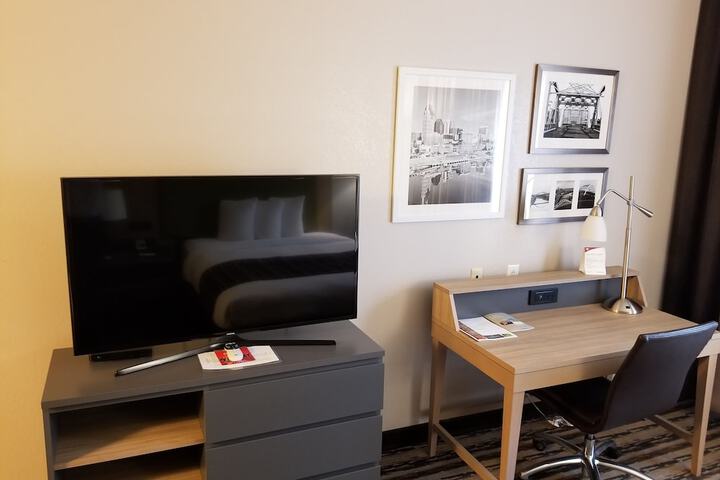 Room 15 of 33