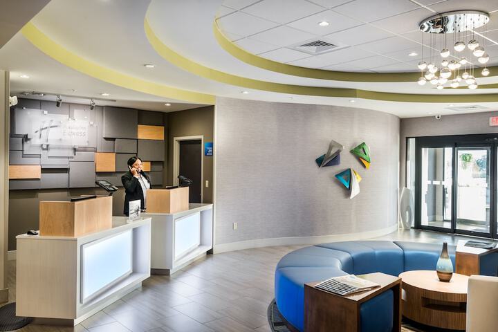 Holiday Inn Express & Suites Lakeland South by IHG