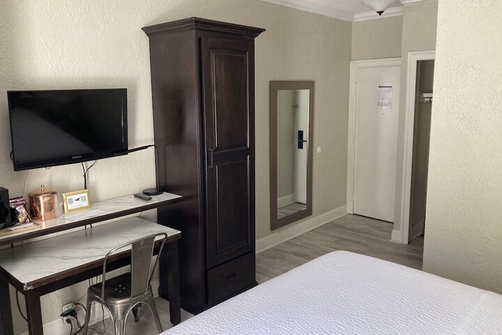 Room 26 of 60