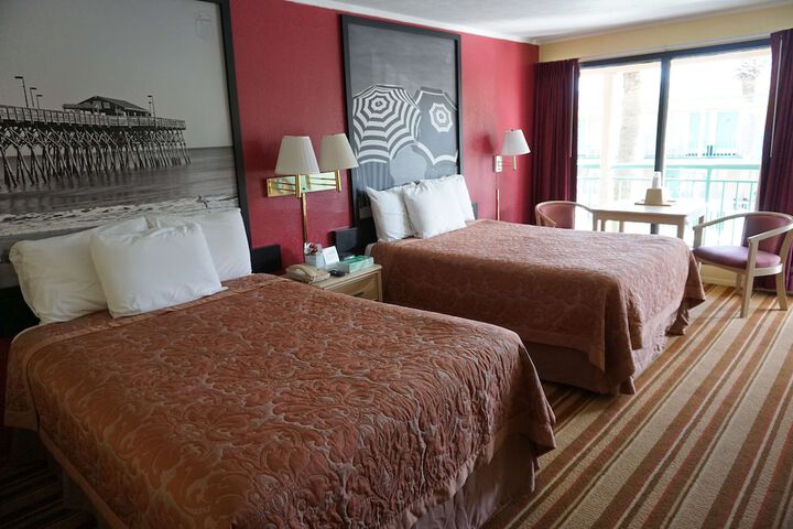 Room 5 of 8