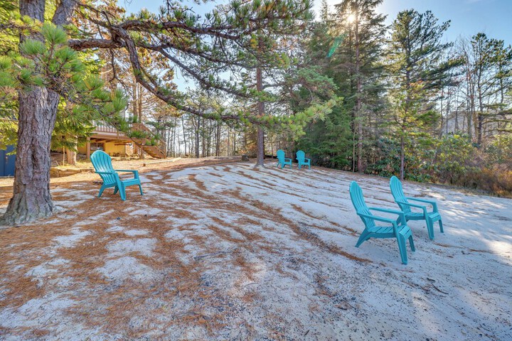 Near Skiing: Lakefront Gem w / Kayaks in Long Pond