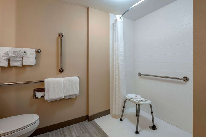 Room 32 of 48