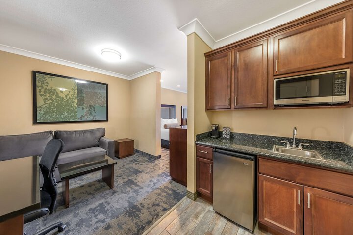 Best Western Plus Avita Suites