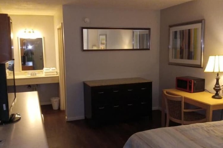 Room 28 of 42