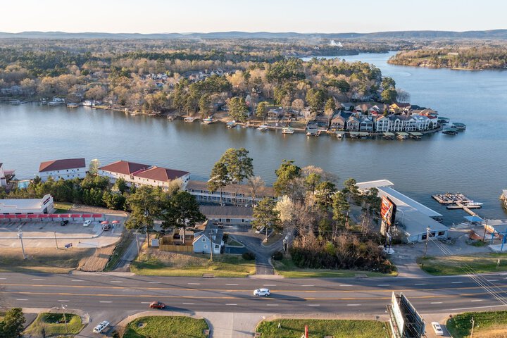 The Hamilton - Lakefront & Studio Suites Hot Springs